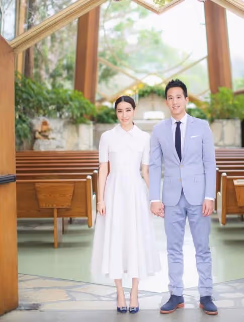 香港知名女歌手曬甜蜜照賀結婚八周年,走過小產陰霾組五口之家