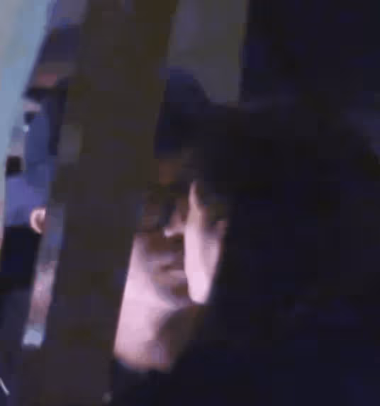 朱亞文除夕曬照秀婚戒,帶老婆孩子騎單車放風,背後偷拍母女三人