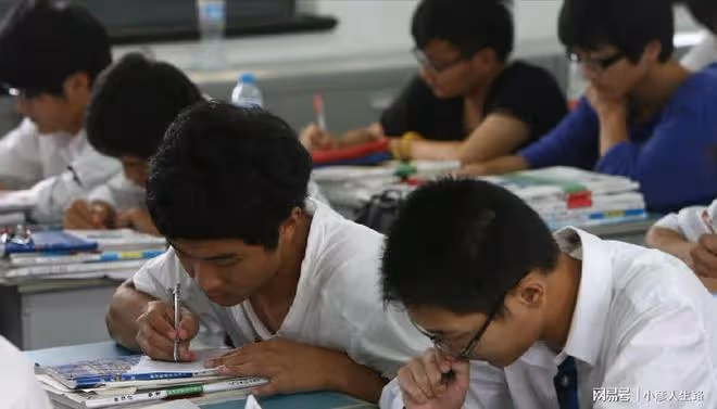 孩子考入重點高中,分享經驗:初中三年孩子的問題最多要守住底線