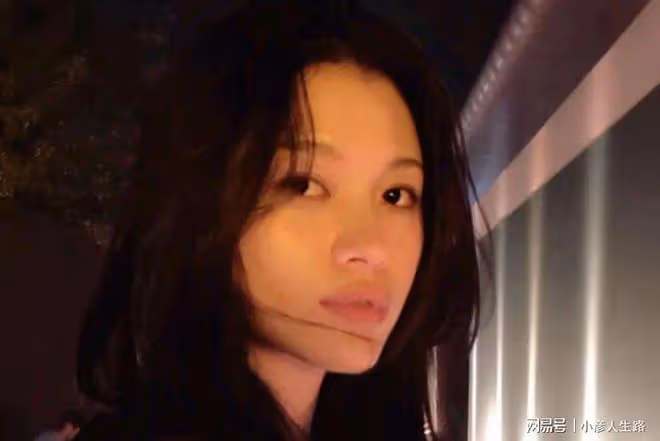 葛薈婕的人生路：17歲為汪峰懷孕生女，孩子簡介卻稱章子怡為母親