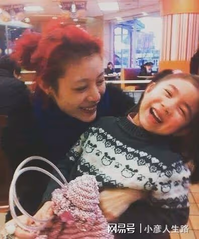 葛薈婕的人生路:17歲為汪峰懷孕生女,孩子簡介卻稱章子怡為母親