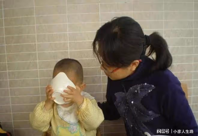 這碗「毒湯」不知毀了多少孩子,傷脾胃還影響長個,別再給娃喝了