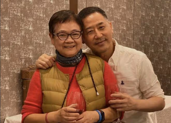 唐鶴德大年初一曬與張國榮舊照,哥哥已逝世19年,他仍未走出傷痛