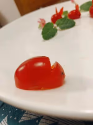 簡單漂亮的擺盤—番茄小兔子