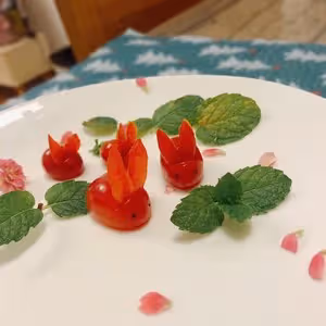 簡單漂亮的擺盤—番茄小兔子