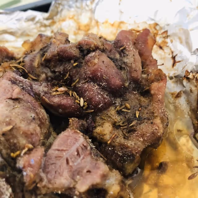 家庭版超嫩多汁的烤羊腿肉