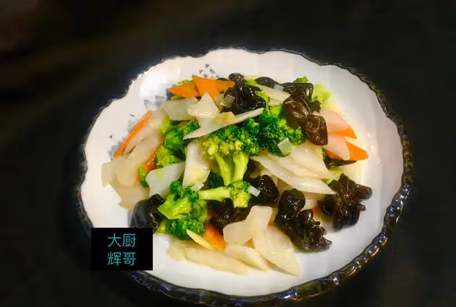 2023年夜飯已備好，12道熱菜有雞有魚，葷素搭配，寓意吉祥如意