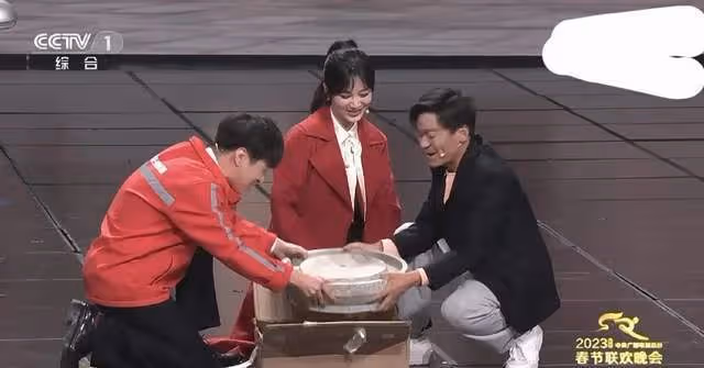 春晚女明星都太美了:趙麗穎夢回薛杉杉,坐在觀眾席的萬茜像周濤