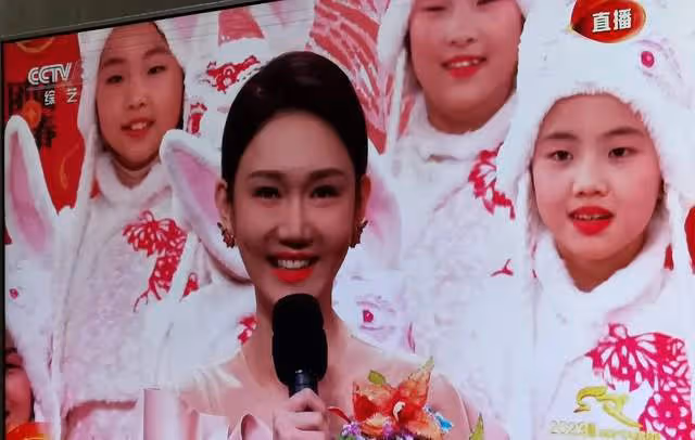 春晚女明星都太美了:趙麗穎夢回薛杉杉,坐在觀眾席的萬茜像周濤