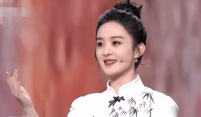 春晚美女大PK:趙麗穎無懼懟臉拍,秦嵐腿好長,37歲朱潔靜美哭了