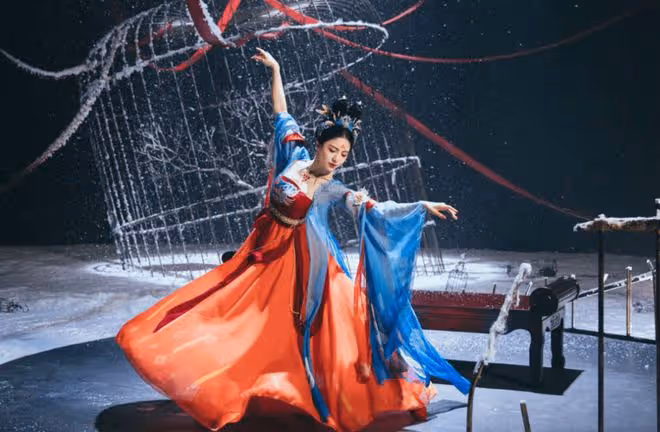 春晚美女大PK:趙麗穎無懼懟臉拍,秦嵐腿好長,37歲朱潔靜美哭了