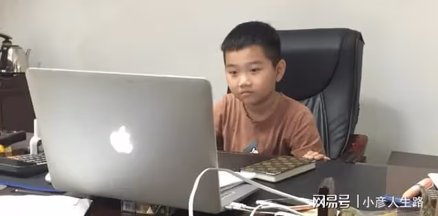 爸爸負責工作賺錢,媽媽負責管教孩子,這種家庭分工,弊大於利