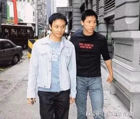 唐鶴德曬張國榮新年舊照,笑容燦爛心情佳,逝世19年至今未娶妻