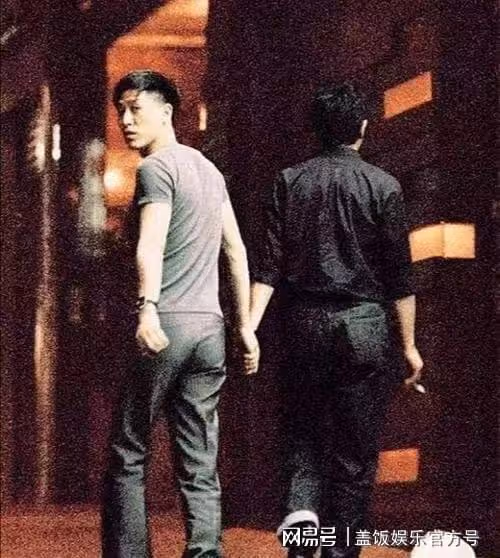 唐鶴德曬張國榮新年舊照，笑容燦爛心情佳，逝世19年至今未娶妻