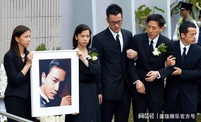 唐鶴德曬張國榮新年舊照，笑容燦爛心情佳，逝世19年至今未娶妻