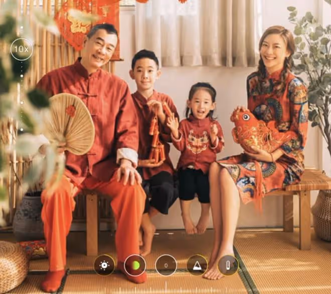 應采兒春節曬全家福,和陳小春同框被指像父女,弟弟越來越像女孩