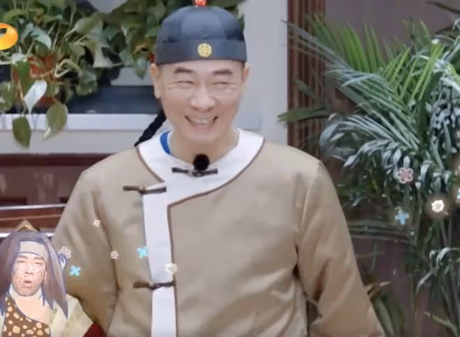 應采兒春節曬全家福,和陳小春同框被指像父女,弟弟越來越像女孩