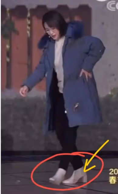 沈騰馬麗春晚臨場突發3個意外觀眾沒看出來：馬麗掉鞋跟沈騰掉麥