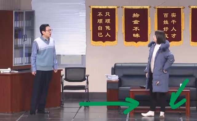 沈騰馬麗春晚臨場突發3個意外觀眾沒看出來：馬麗掉鞋跟沈騰掉麥