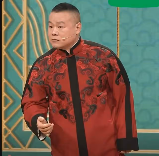 春晚觀眾席名場面:徐志勝身後小哥搶鏡,撒貝寧偷偷穿高跟鞋
