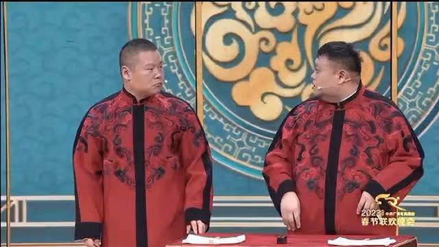 春晚觀眾席名場面:徐志勝身後小哥搶鏡,撒貝寧偷偷穿高跟鞋