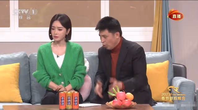 春晚觀眾席名場面:徐志勝身後小哥搶鏡,撒貝寧偷偷穿高跟鞋