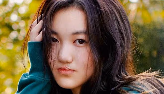 李亞鵬春節拍溫馨全家福，大女兒未出鏡，網友擔心李嫣被冷落