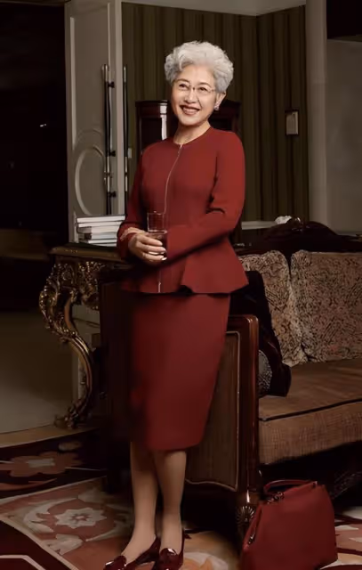 不愧是最美外交官傅瑩,69歲打扮優雅大氣,盡顯東方女性美