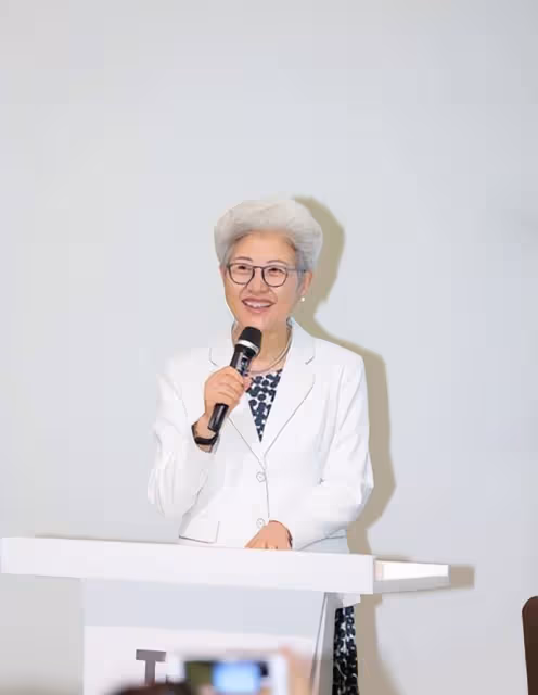 不愧是最美外交官傅瑩,69歲打扮優雅大氣,盡顯東方女性美