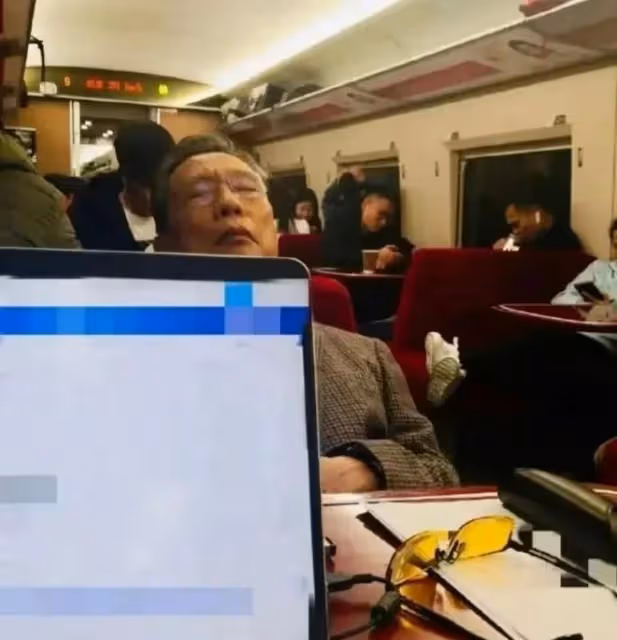 鍾南山到底做錯了什麼?為什麼這麼多人罵一個86歲的老人?