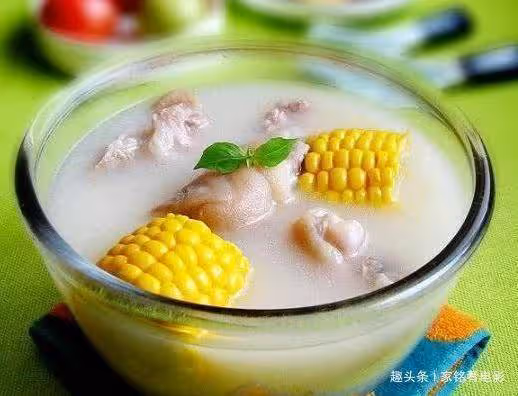 美食嚴選：甜玉米豬手湯，菜椒竹筍，香菇土豆，糖醋魚塊的做法