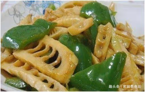 美食嚴選：甜玉米豬手湯，菜椒竹筍，香菇土豆，糖醋魚塊的做法
