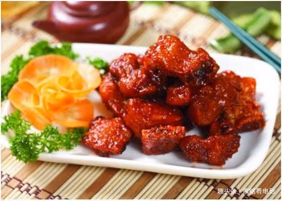 美食嚴選：甜玉米豬手湯，菜椒竹筍，香菇土豆，糖醋魚塊的做法