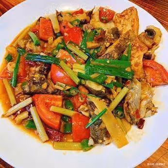 美食嚴選:啤酒魚,小炒雞絲,麻辣羊血,皮蛋拌豆角的做法