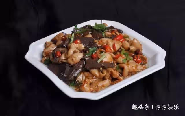 美食嚴選:啤酒魚,小炒雞絲,麻辣羊血,皮蛋拌豆角的做法