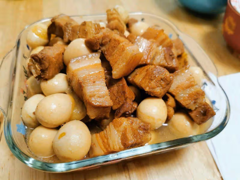 紅燒肉燒鵪鶉蛋的做法