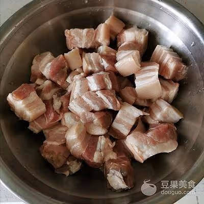紅燒肉燒鵪鶉蛋的做法