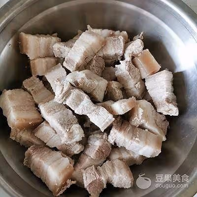 紅燒肉燒鵪鶉蛋的做法
