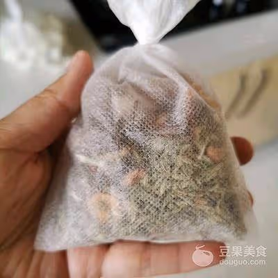 紅燒肉燒鵪鶉蛋的做法
