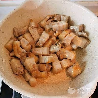 紅燒肉燒鵪鶉蛋的做法
