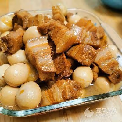 紅燒肉燒鵪鶉蛋的做法