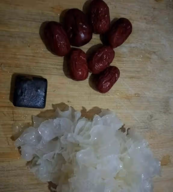紅棗與和它一起煮，常喝皮膚白了，子宮乾淨了，頭髮慢慢柔順光滑