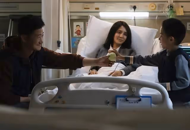 劉德華《流浪地球2》演技炸裂,喊話郭富城包場,郭富城反應超搞笑
