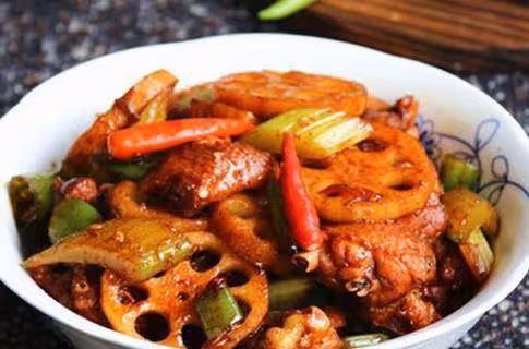 精選美食:蓮藕雞翅,茶樹菇炒蒜苗,干豆燜豬肉,蘆筍胡蘿蔔