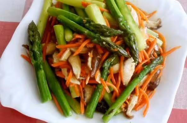 精選美食:蓮藕雞翅,茶樹菇炒蒜苗,干豆燜豬肉,蘆筍胡蘿蔔
