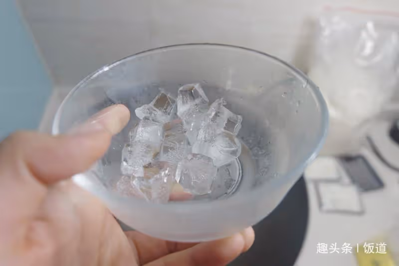 自己凍的冰塊是白的，肯德基的卻是透明的？