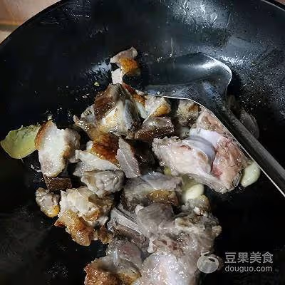臘排骨燉海帶的做法