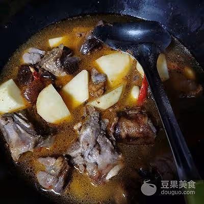 臘排骨燉海帶的做法