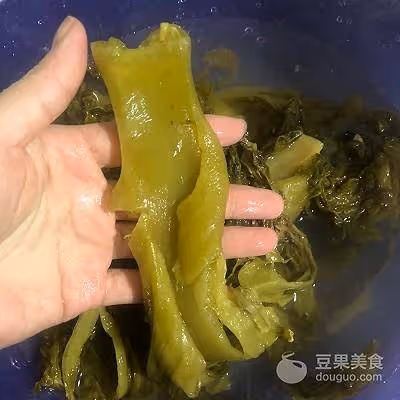 能吃兩碗飯的下飯菜:酸菜燜豬肉