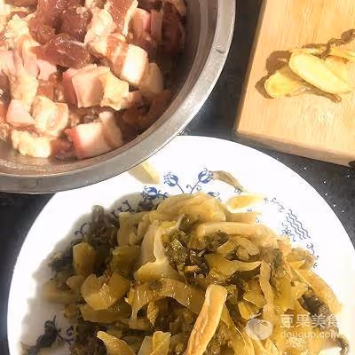 能吃兩碗飯的下飯菜:酸菜燜豬肉